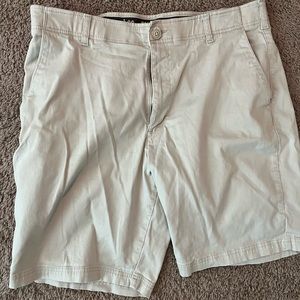 Men’s khaki shorts
